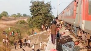 Jalgaon Pushpak Express accident